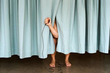 _Martina_Stapf_self_in_curtain_2021_52x76cm_Pigment_Print_auf_Aludibond.jpg